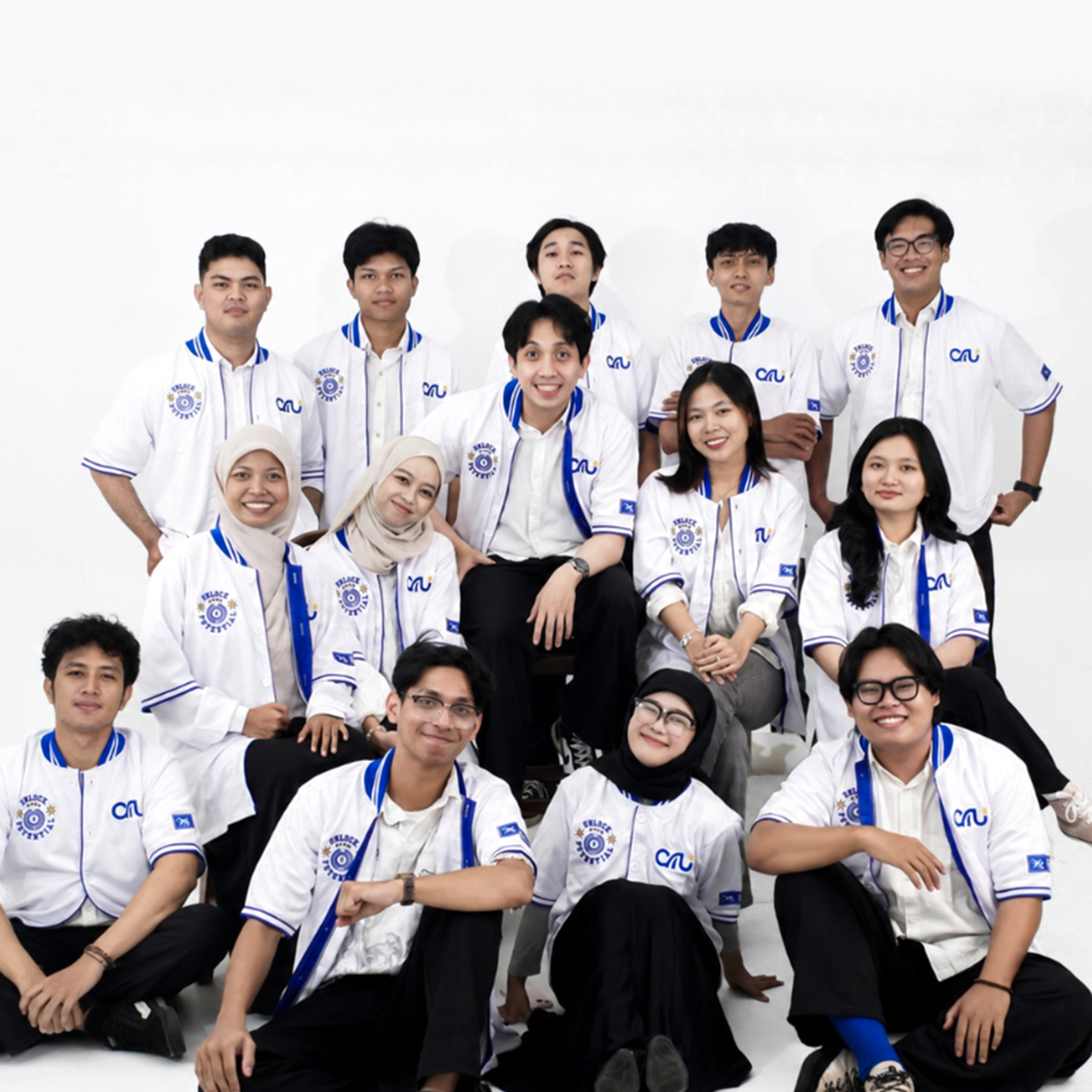 Foto bersama tim dan peserta kegiatan Arutala Academy di Pontianak